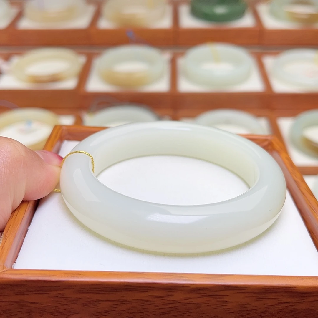 和田玉手镯未镶嵌56.7