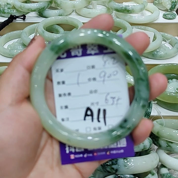 多***姥透闪石-蛇纹石玉未镶嵌手镯