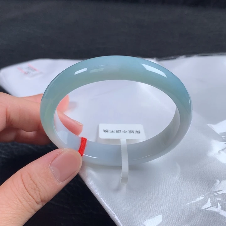 翡翠未镶嵌手镯（贵妃镯）