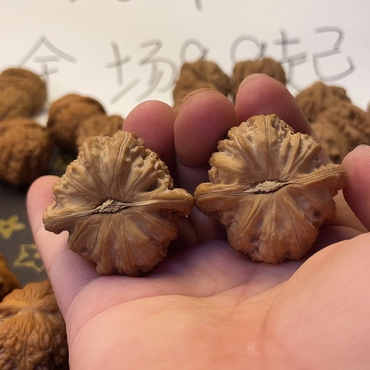 知***智文玩核桃吊坠狮子