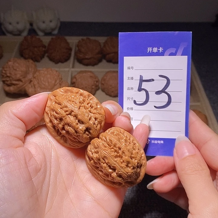 把件文玩核桃红锦鲤37左右