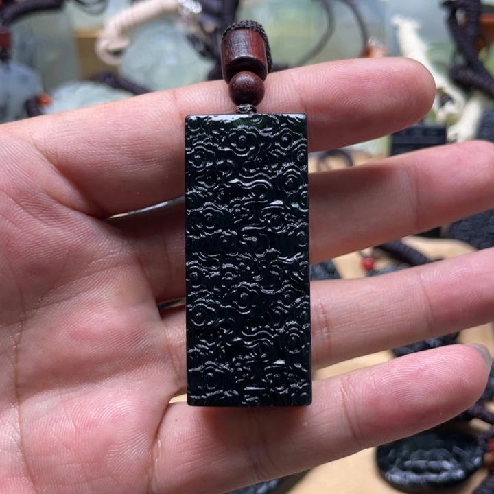 末***日蛇纹石玉未镶嵌颈饰