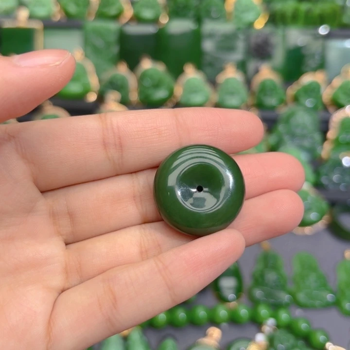 颈饰未镶嵌和田玉（碧玉）编绳