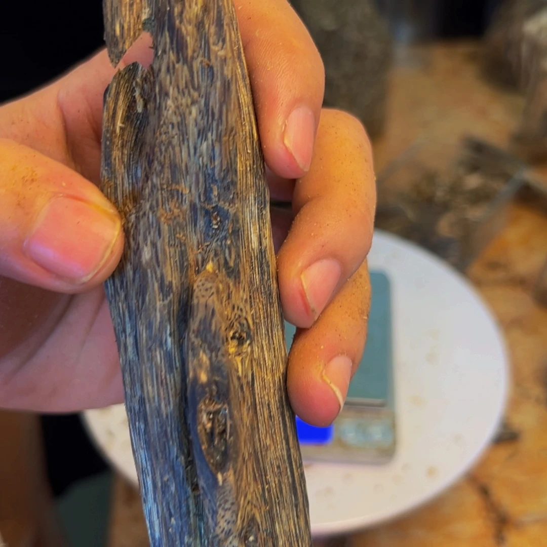 沉香碎屑沉香木31克