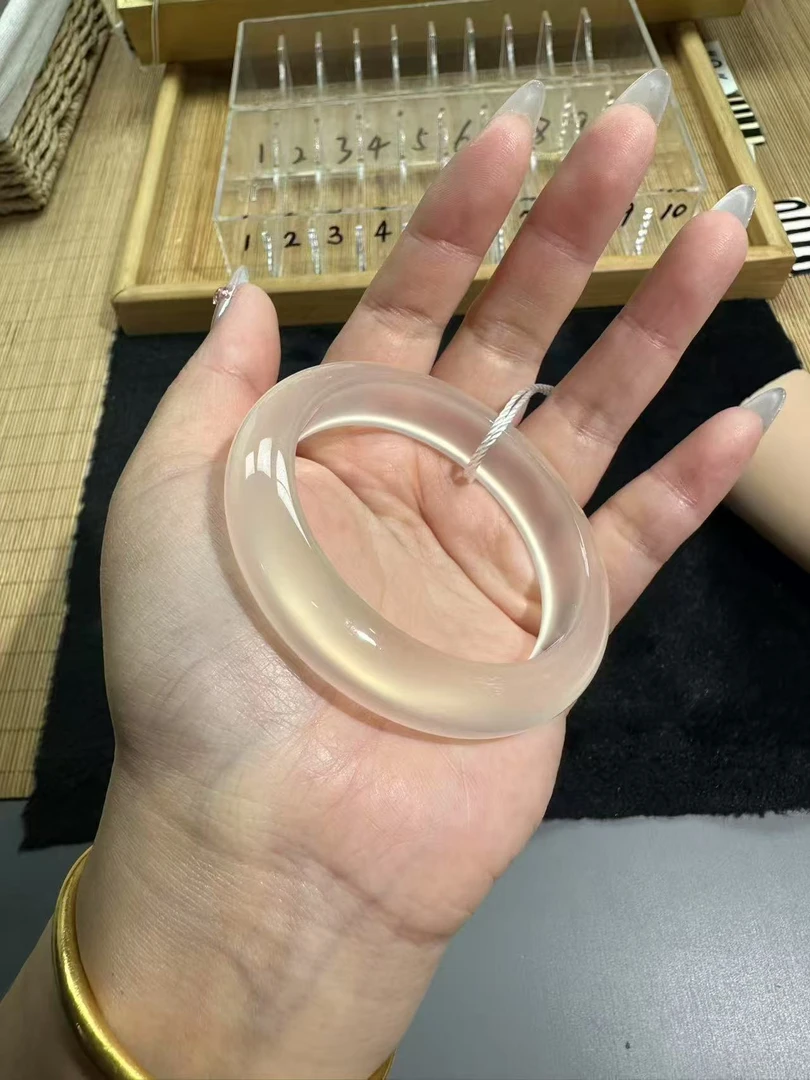 天然玛瑙手镯浅香槟色马料玛瑙生日礼物