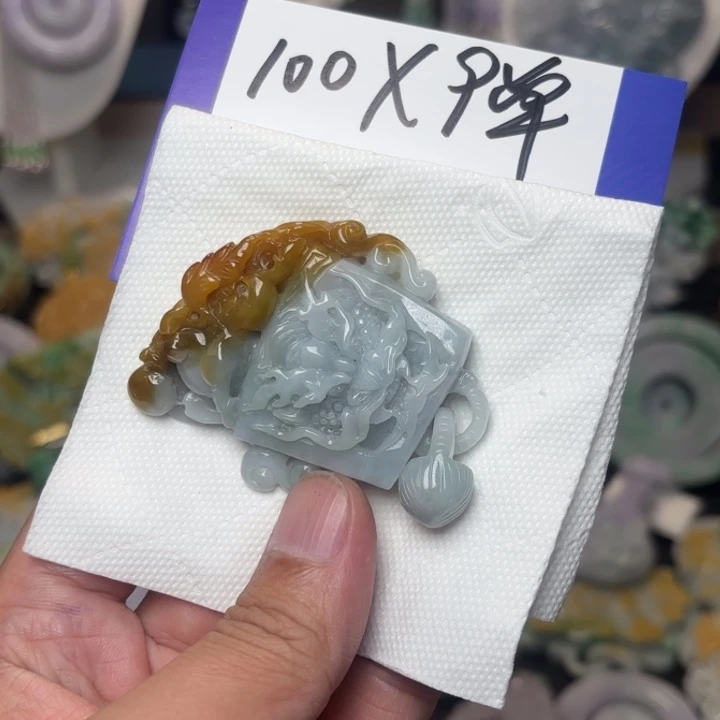 室***臻翡翠未镶嵌颈饰吊坠