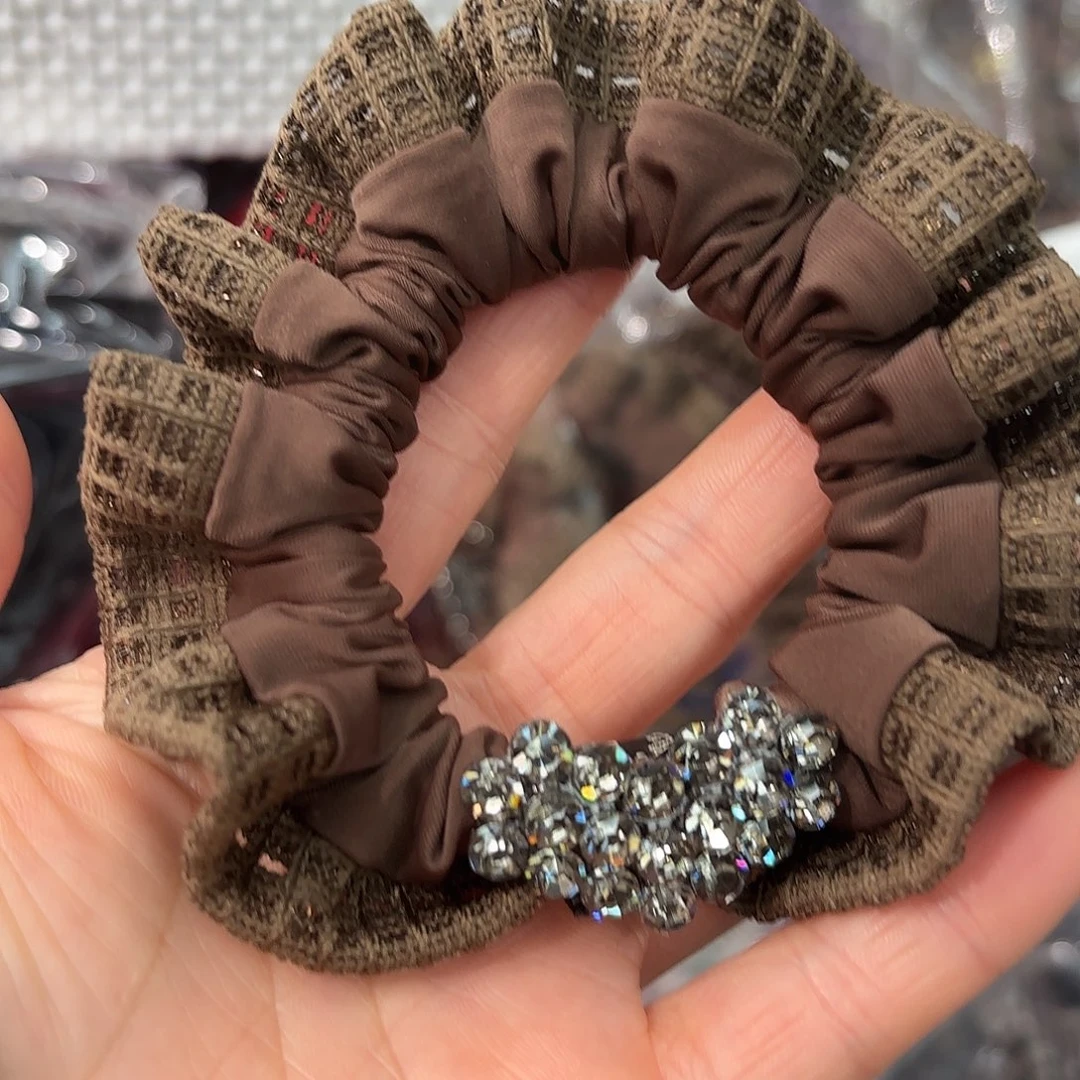 布艺铁合金咖色面膜圈带钻