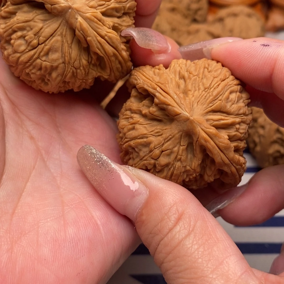 徐***彬文玩核桃吊坠南疆