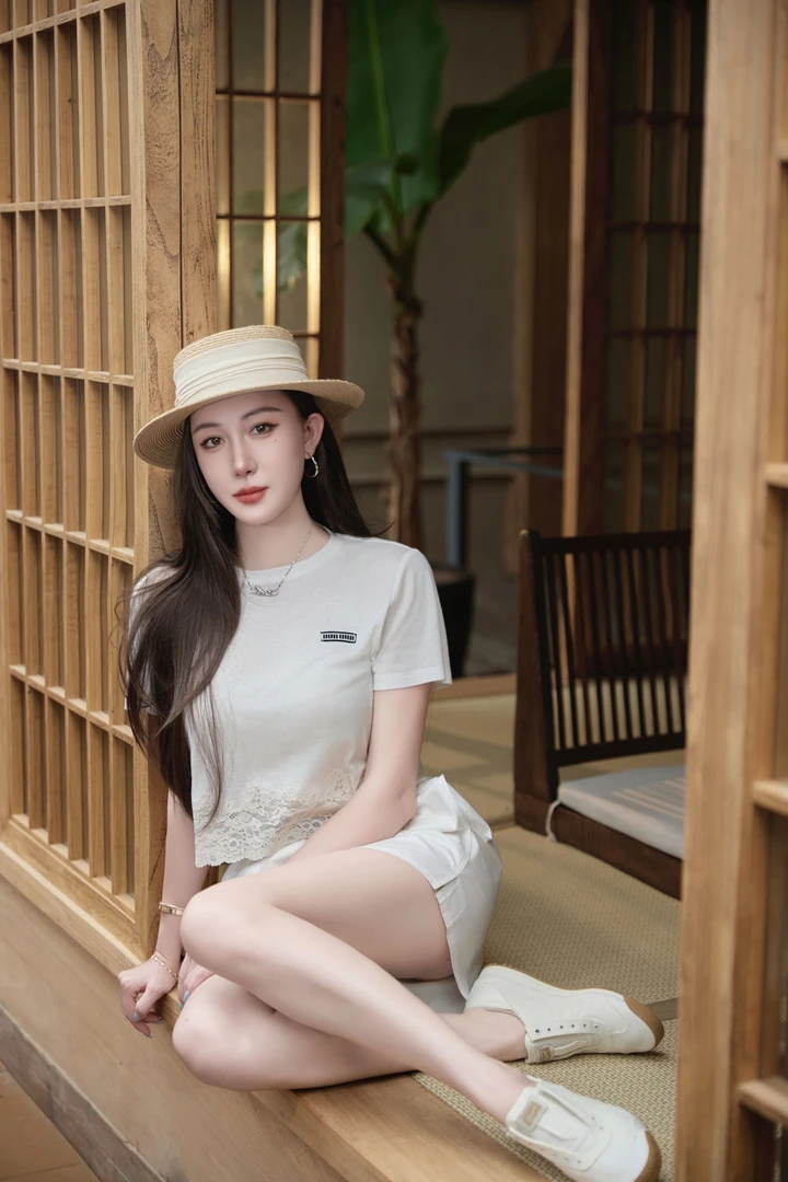 LIMERENCE 「蔓」  徽标贴布logo棉质轻薄圆领短袖与蕾丝拼接T恤