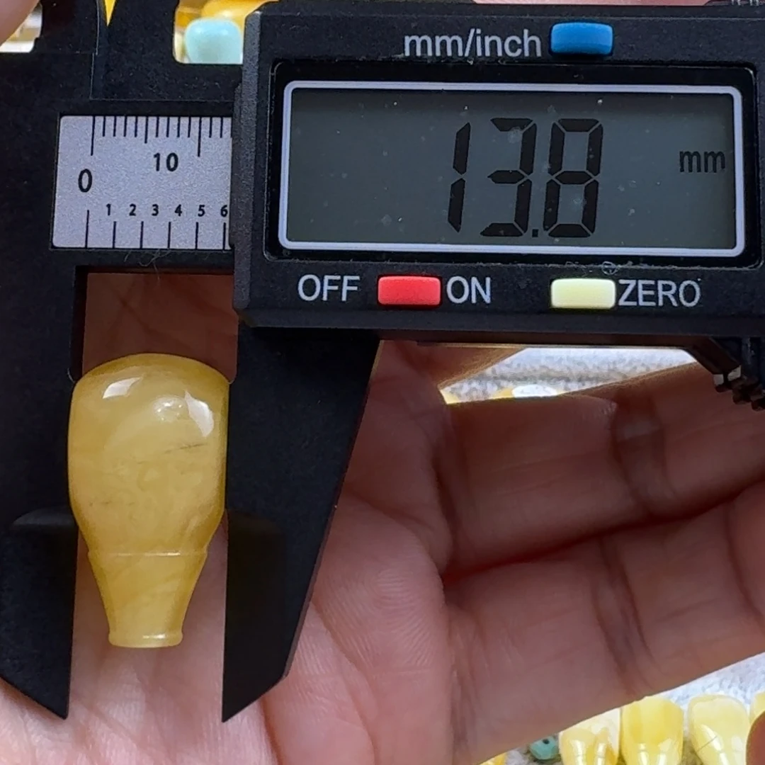 潇***哥蜜蜡未镶嵌裸石41杂