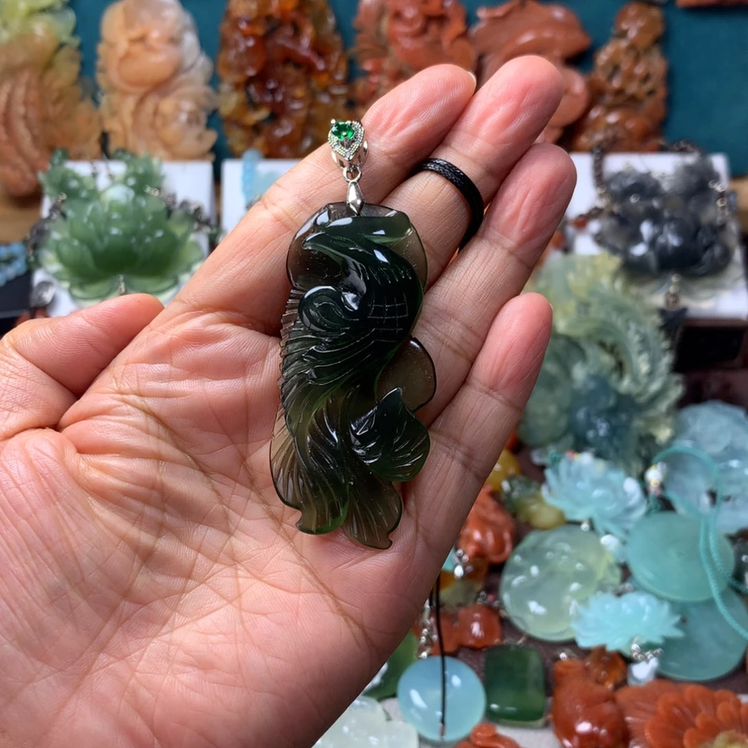 蛇纹石玉未镶嵌挂坠