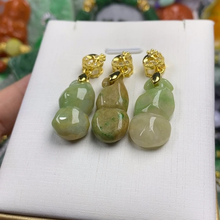 翡翠未镶嵌吊坠(赠链)