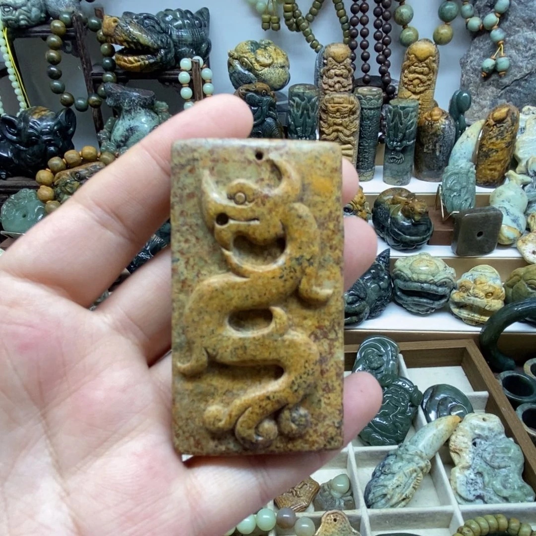 未镶嵌岫岩河磨玉（透闪石质玉）把件