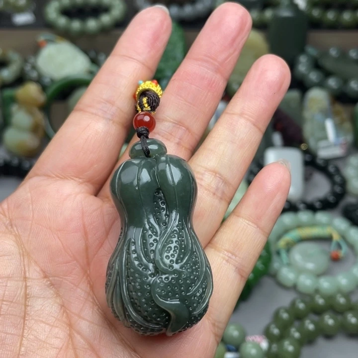 和田玉未镶嵌车挂