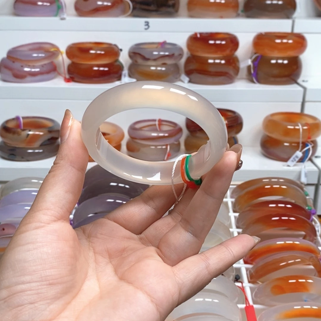 玛瑙/玉髓手镯未镶嵌一*窝