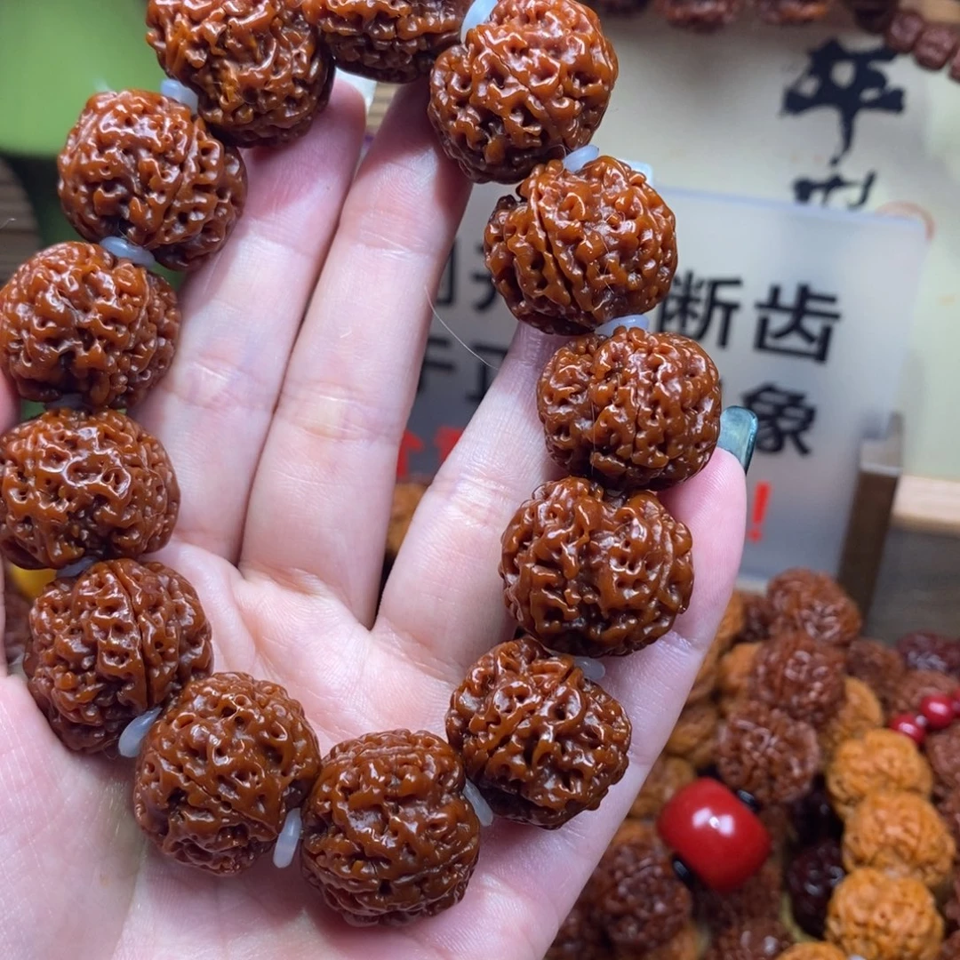 吊坠金刚菩提225。  满肉