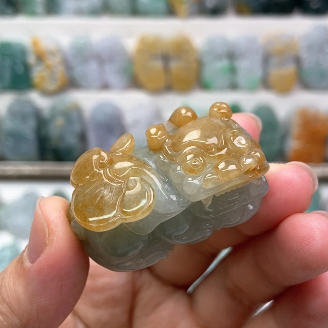 翡翠未镶嵌吊坠(赠链)