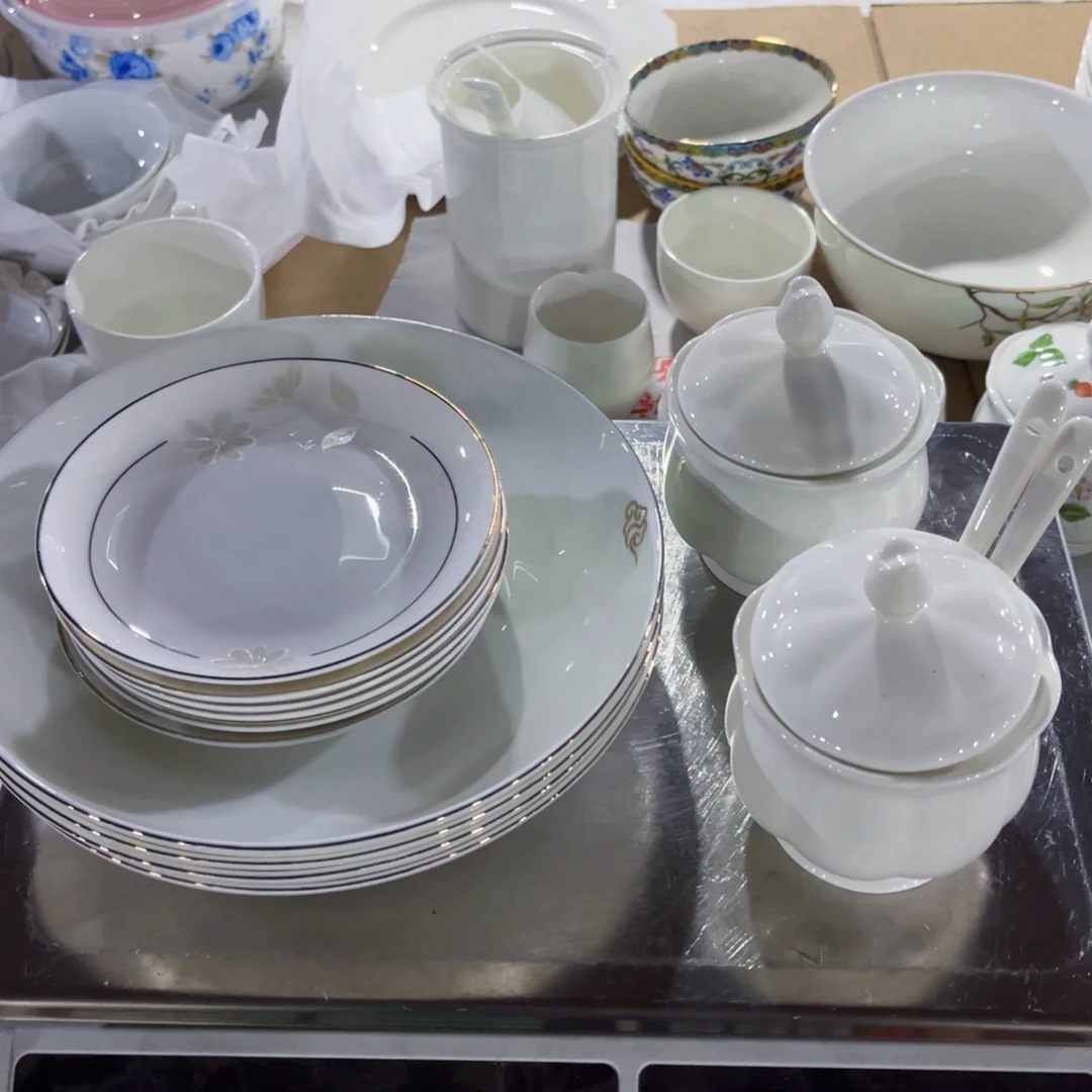 L***香新骨瓷纯白炖盅➕金边盘8寸➕金边小阁碟子