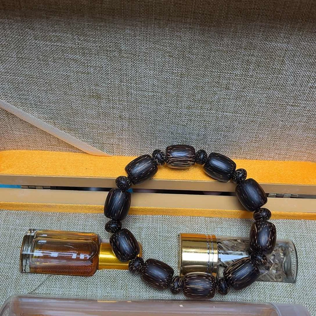 大叶紫檀（黑酸枝木类）