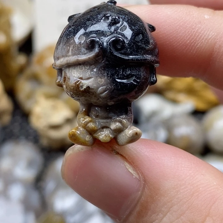 颈饰未镶嵌硅化珊瑚（珊瑚玉）小摆件
