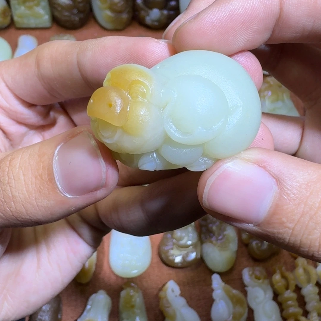 和田玉未镶嵌颈饰