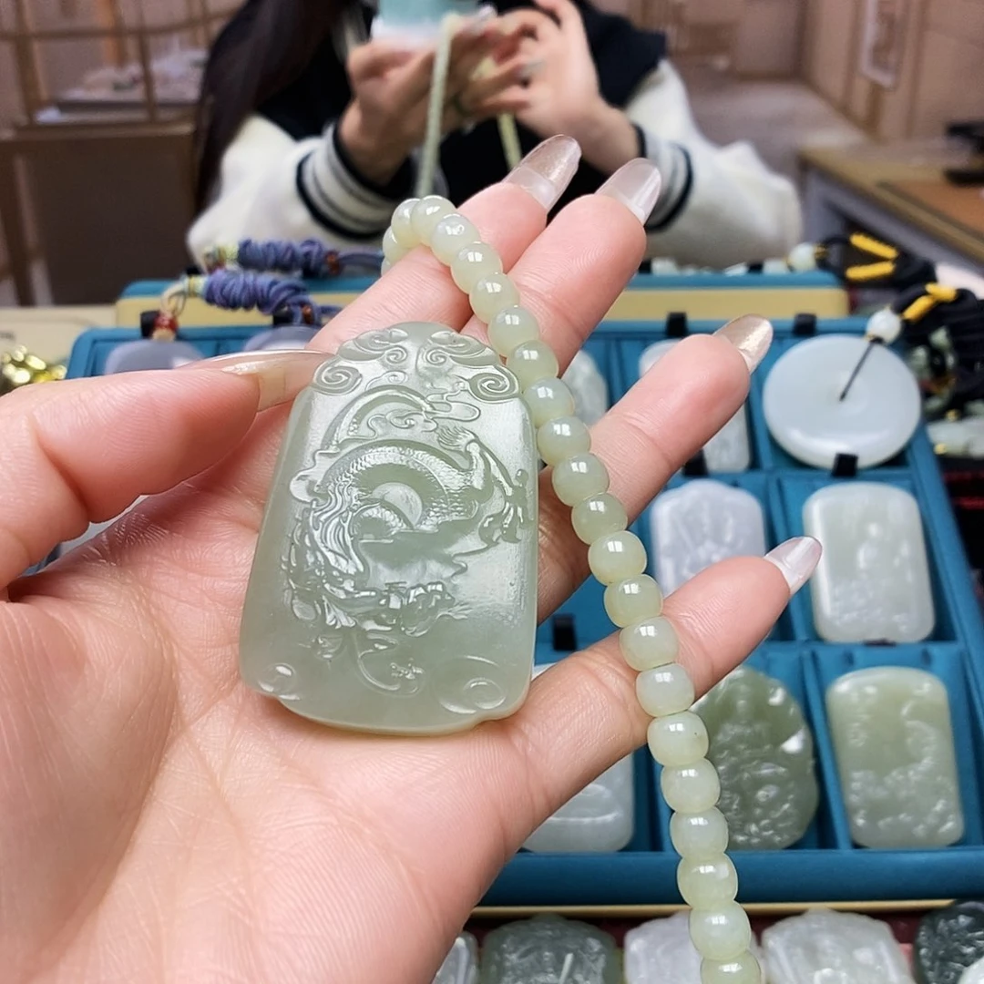 和田玉颈饰未镶嵌橘****瓜