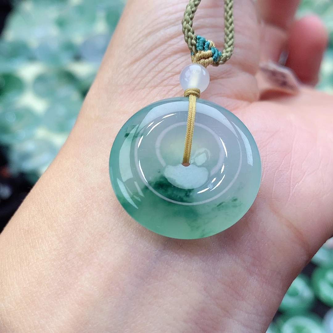 翡翠颈饰未镶嵌编号105。尺寸24.1-5.8