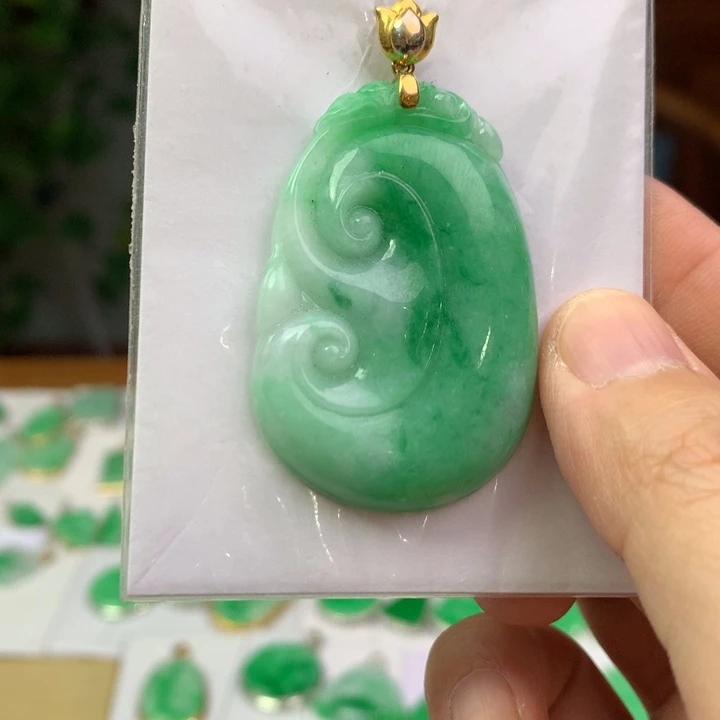 翡翠18K金镶嵌颈饰翡翠吊坠