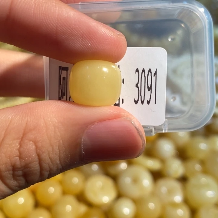 琥珀未镶嵌珠宝奇石3091