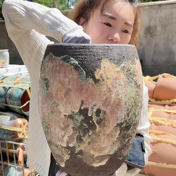 口径21高31一个工艺油画蛋壳瑕疵底烧裂