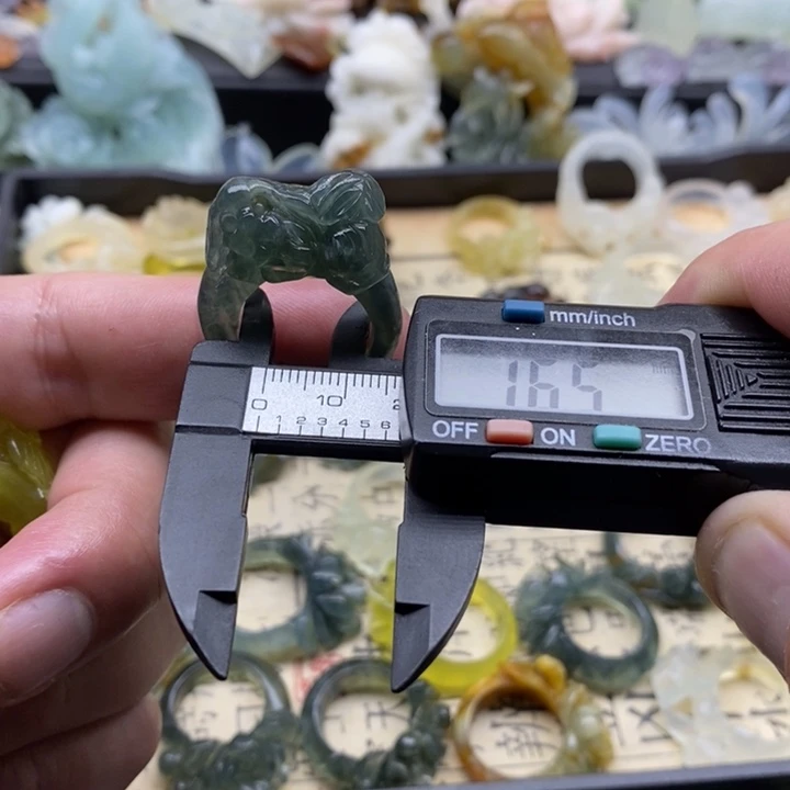 蛇纹石玉合金颈饰