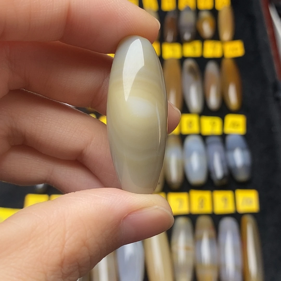 晨****玛瑙/玉髓未镶嵌颈饰