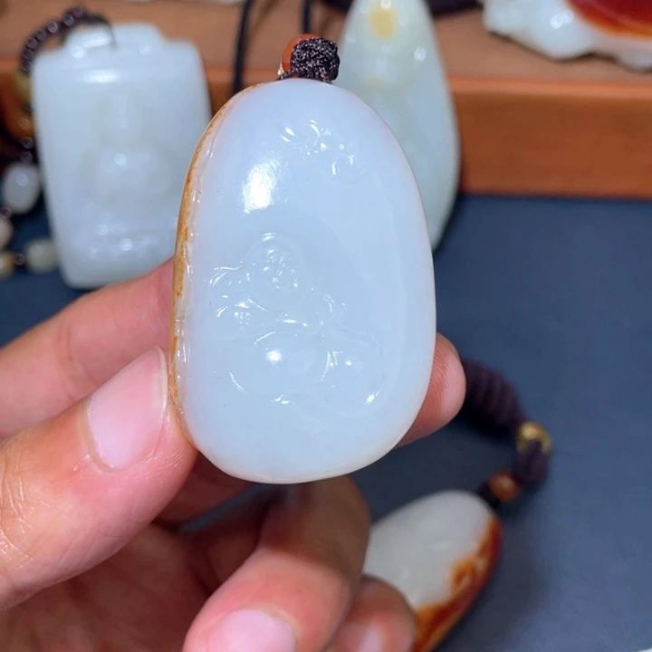 祥***驼颈饰未镶嵌和田玉