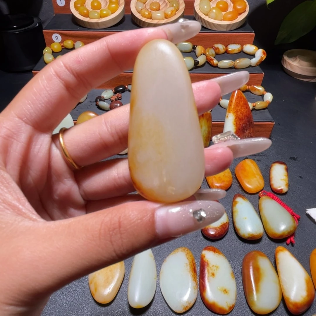 和田玉未镶嵌颈饰笑****生