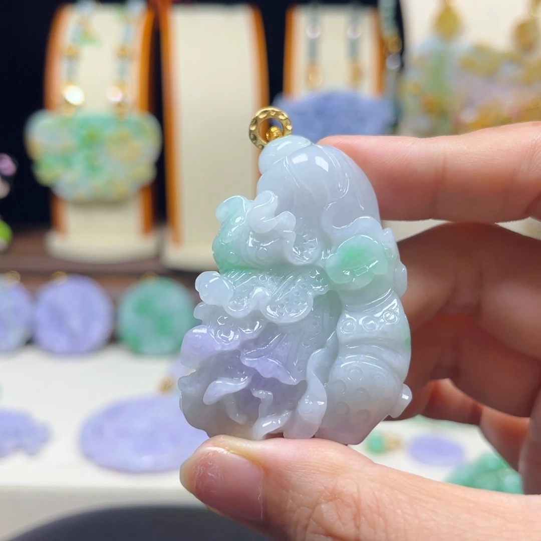 翡翠未镶嵌颈饰春彩白菜