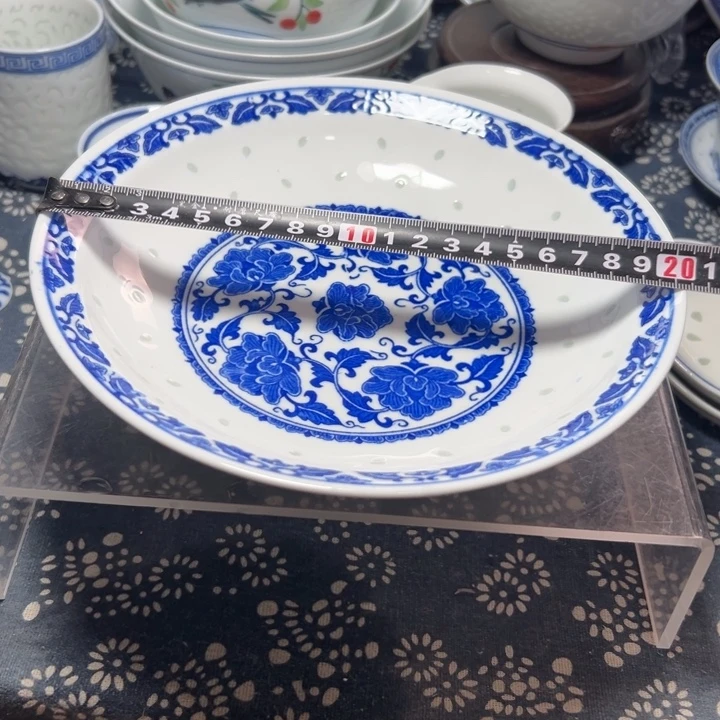 青花玲珑寸牡丹盘子