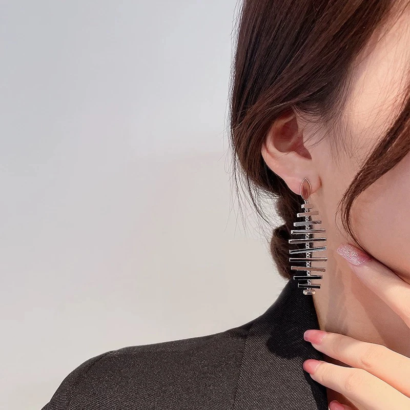 铜合金耳饰 小众个性设计感金属鱼骨耳钉新款潮高级气质百搭耳饰