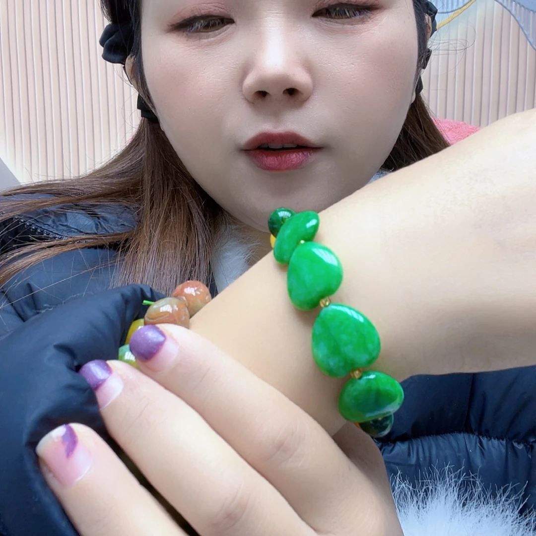 翡翠未镶嵌颈饰手链