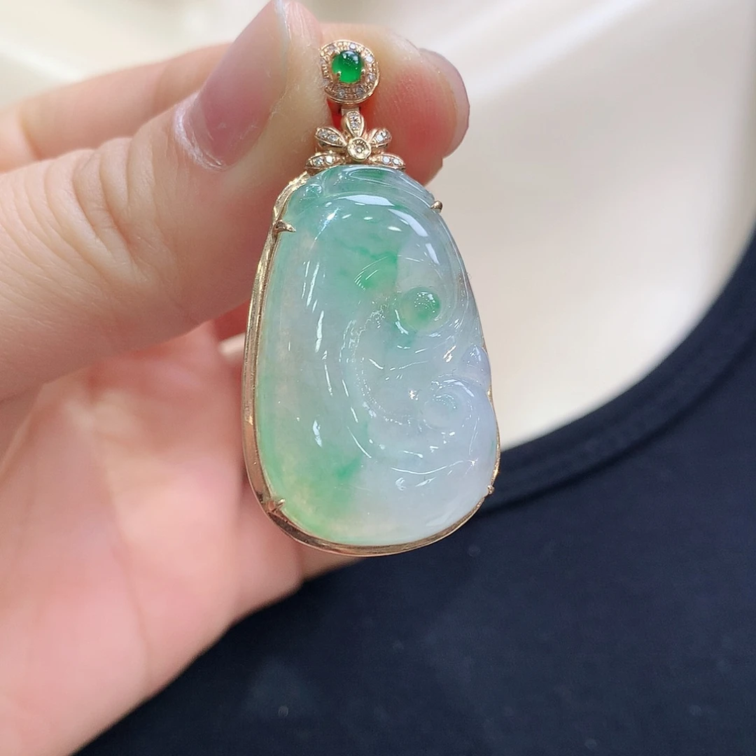 翡翠颈饰18K金镶嵌如意