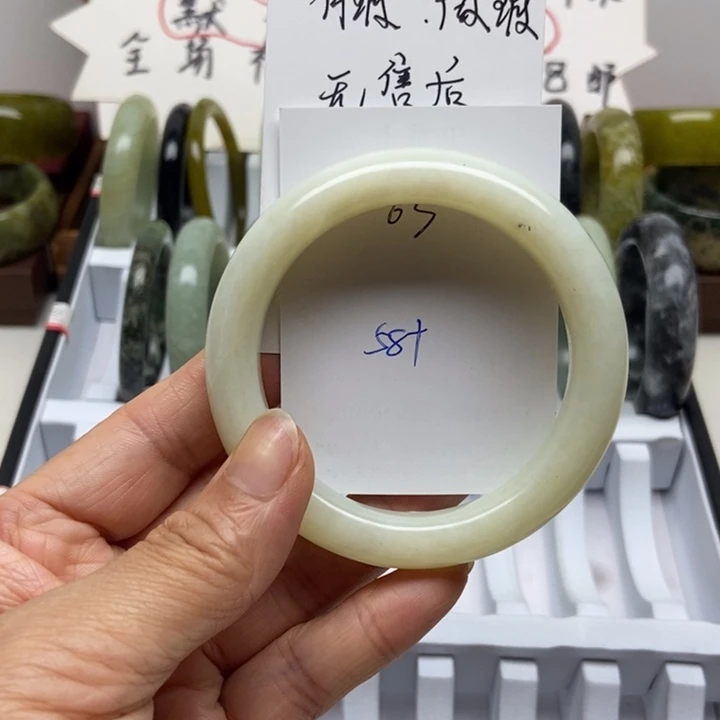 未镶嵌蛇纹石玉手镯