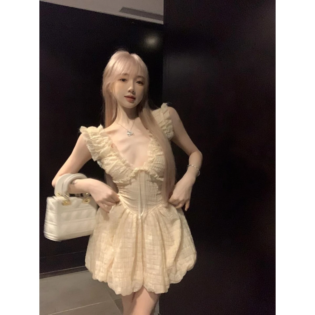 法式杏色v领背心连衣裙女夏季荷叶边无袖花苞短裙显瘦收腰a字裙子