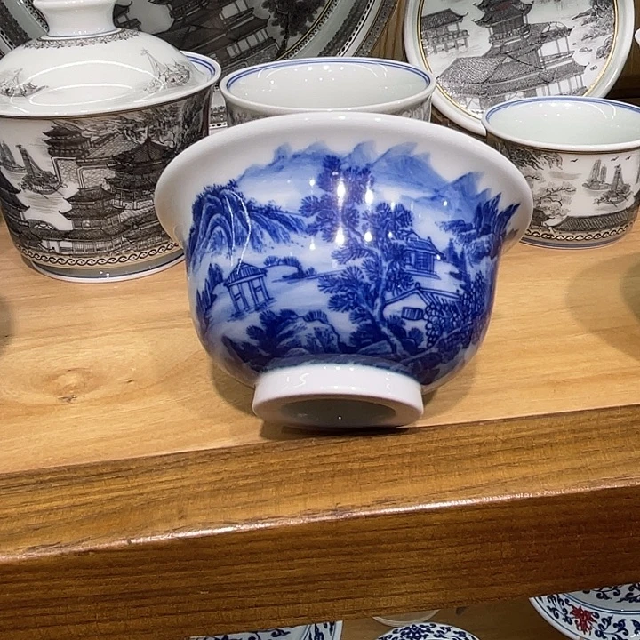 夏***者手工青花山水主人杯