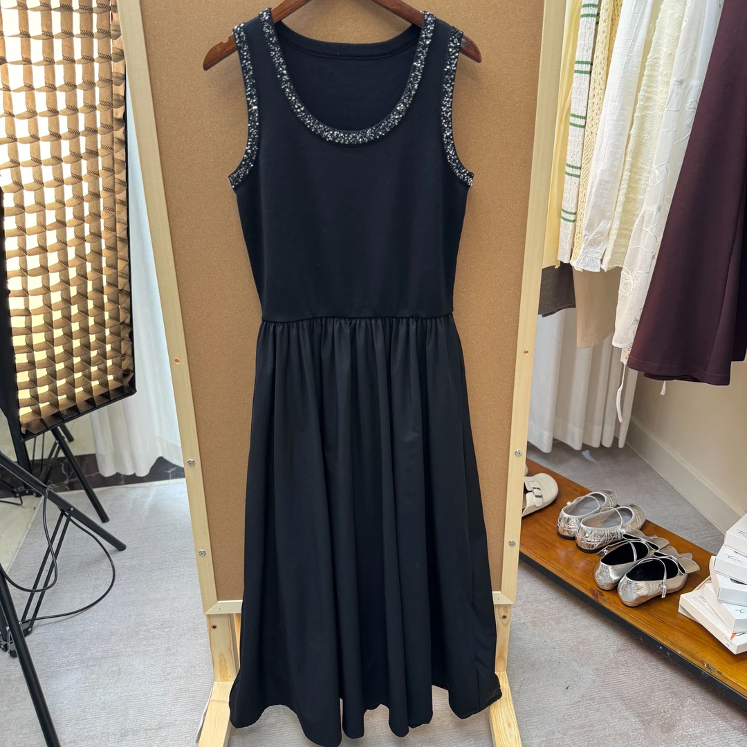 赫本风亮片无袖拼接款连衣裙