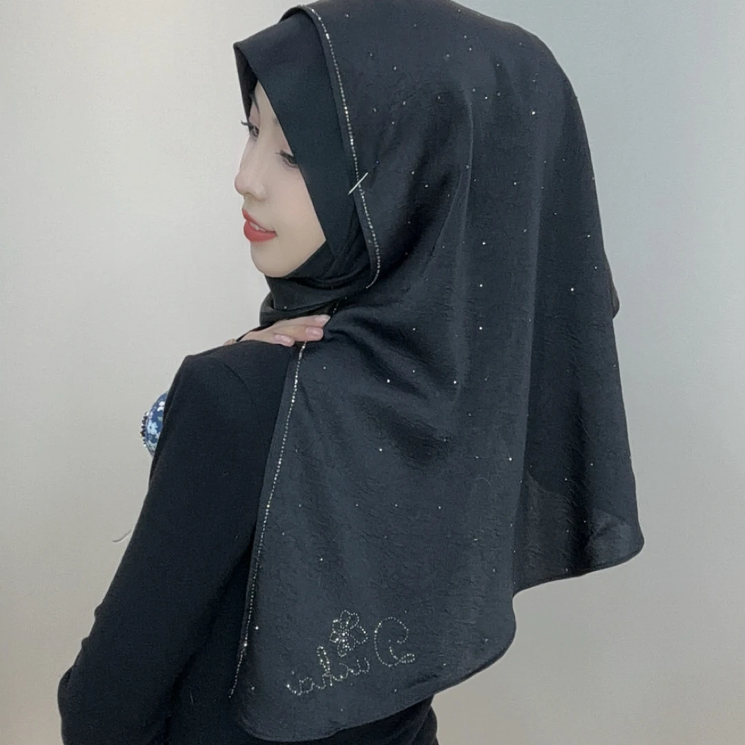 哚哈新款水晶麻拼接缎面繁星绕巾送针