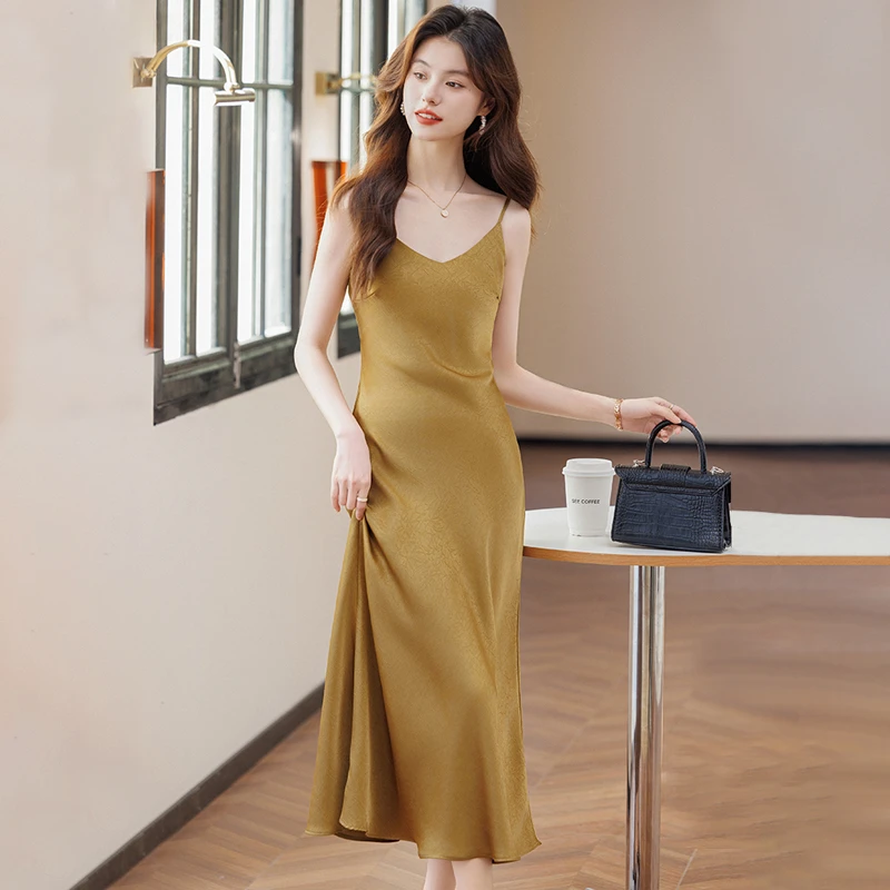 吊带连衣裙女2025新款夏季高端气质休闲高级小裙子无袖小个子收腰