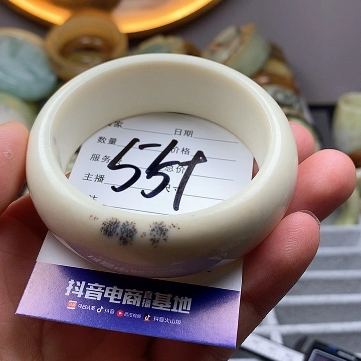 蛇纹石玉手镯未镶嵌哎*喂