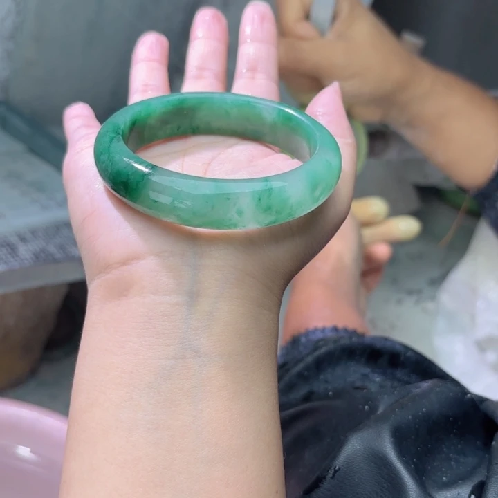 红***姐未镶嵌手镯石英质玉（非洲翠）定制