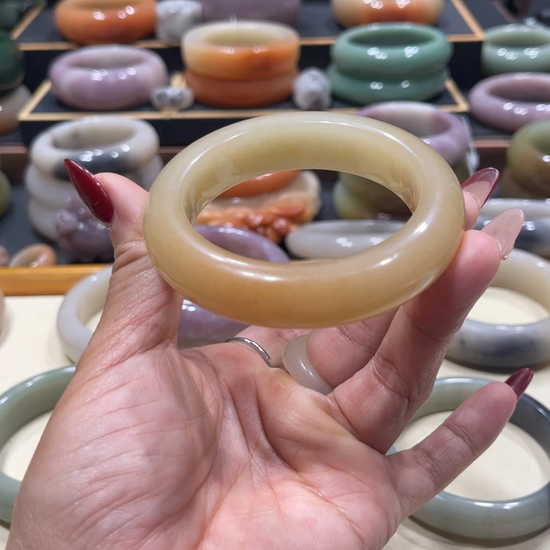 未镶嵌手镯石英岩玉