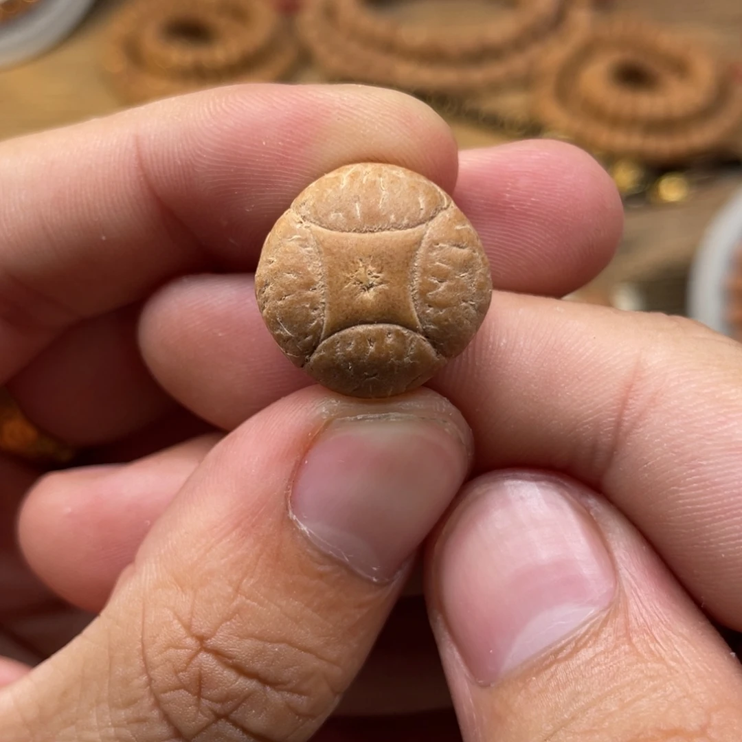 凤眼菩提吊坠我在外面吃饭呢