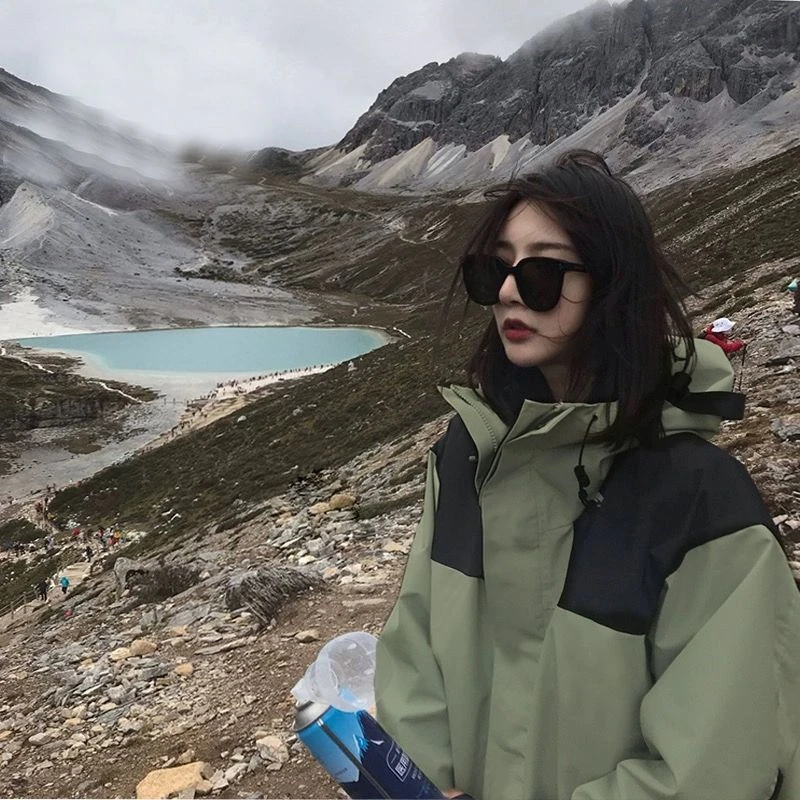 冲锋衣防风春秋情侣运动外套拉链薄款防水纯欲慵懒风女装